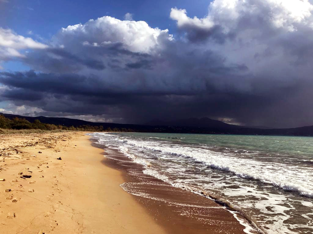 aufziehende Regenwolken am Strand